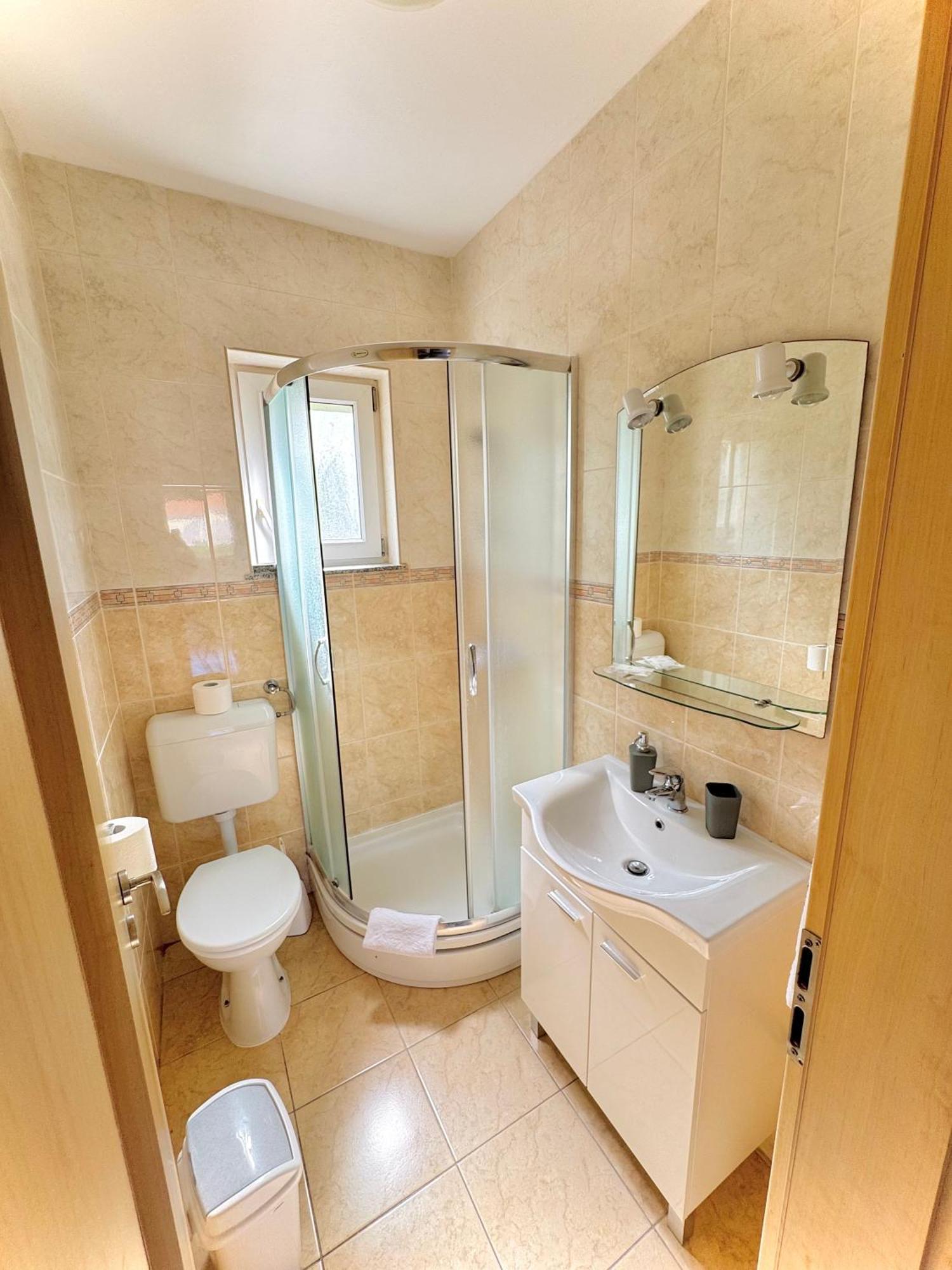 Apartments Elvira Drage Luaran gambar
